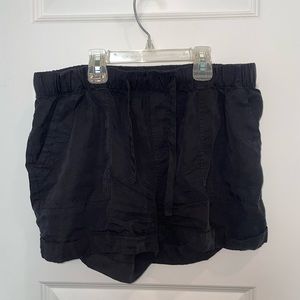Love Tree, Size Medium, Black Shorts